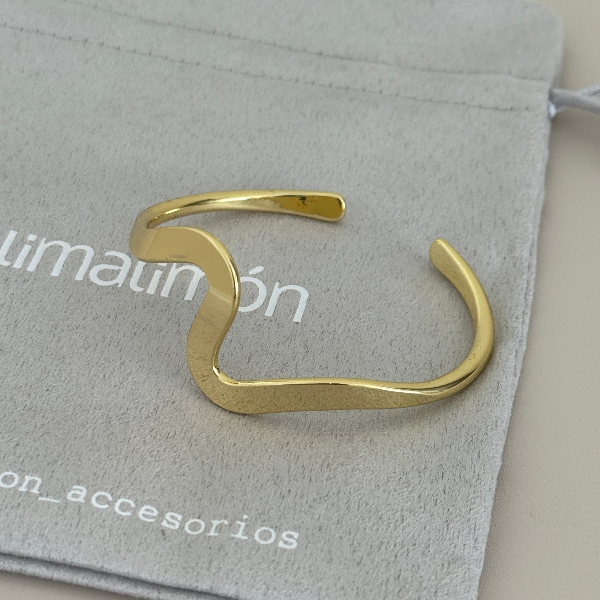 Wavy Open Bangle - Bracelets | LimaLimón Store - 3
