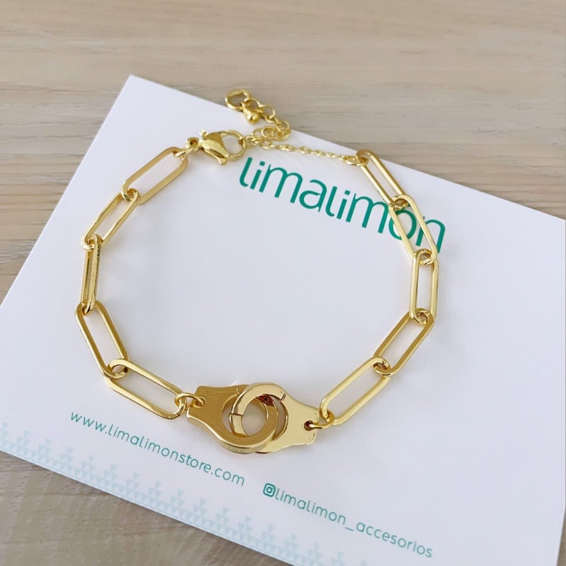 Cuff Gold Bracelet - Ropa y accesorios | LimaLimón Store - 2